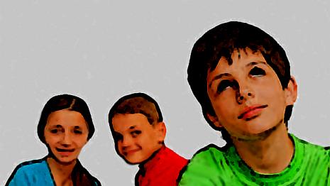 Harcèlement harcèlement - deux - contre - aime - école Un garçon subit des moqueries de la part d'autres élèves dans la classe...