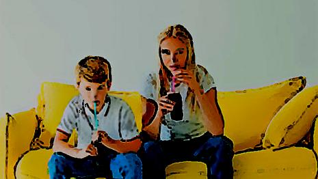 Baby-sitter baby-sitter - étudiante - jolie - canapé - devoirs Tes parents ont décidé que tu n'avais pas encore l'âge de rester tout seul toute une soirée...