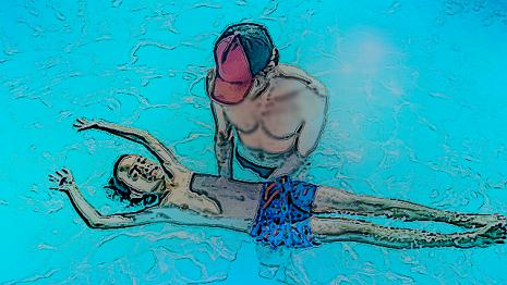 Apprendre à nager nage - piscine - flotte - coule - peur Ton copain ne sait pas nager et tu l'obliges à remédier à ce problème...